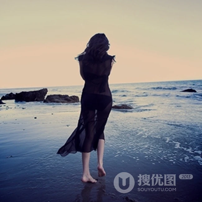 女生海边背影美图 海风暖，爱若天 晚风吹，爱无言