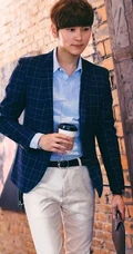 90后网络帅哥薛淳璟休闲写真 唯美画面显暖男气质