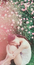 蔷薇花间甜美亚洲少女瑛瑛 唯美户外睡衣写真