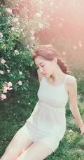蔷薇花间甜美亚洲少女瑛瑛 唯美户外睡衣写真