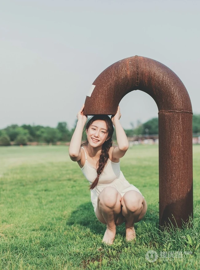 蔷薇花间甜美亚洲少女瑛瑛 唯美户外睡衣写真