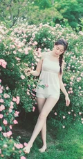 蔷薇花间甜美亚洲少女瑛瑛 唯美户外睡衣写真