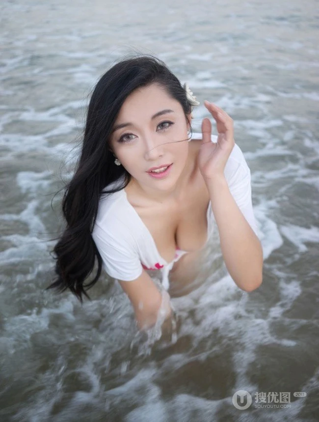 海边沙滩女生 魅妍社嫩模Ashely丽丽泳装气质图片