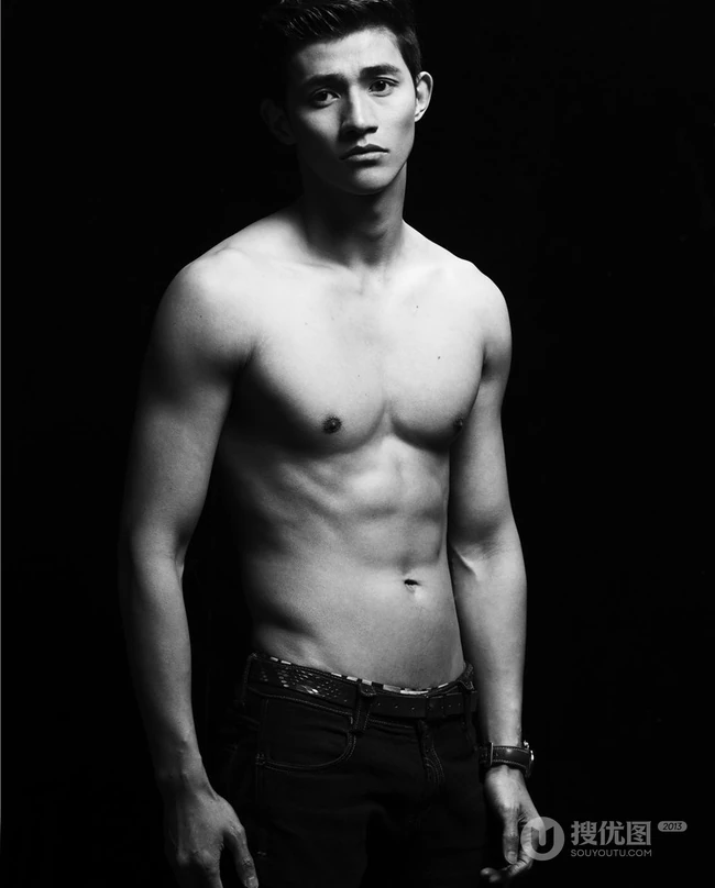 肌肉型男李子峰高清造型黑白写真-展完美健硕身材