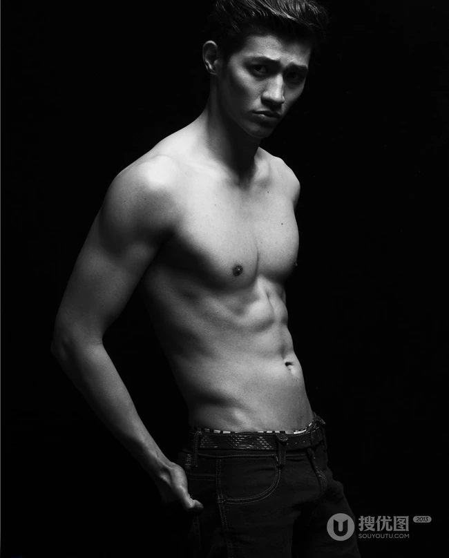 肌肉型男李子峰高清造型黑白写真-展完美健硕身材