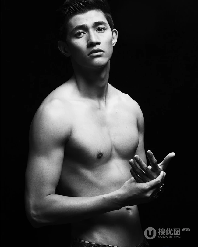 肌肉型男李子峰高清造型黑白写真-展完美健硕身材
