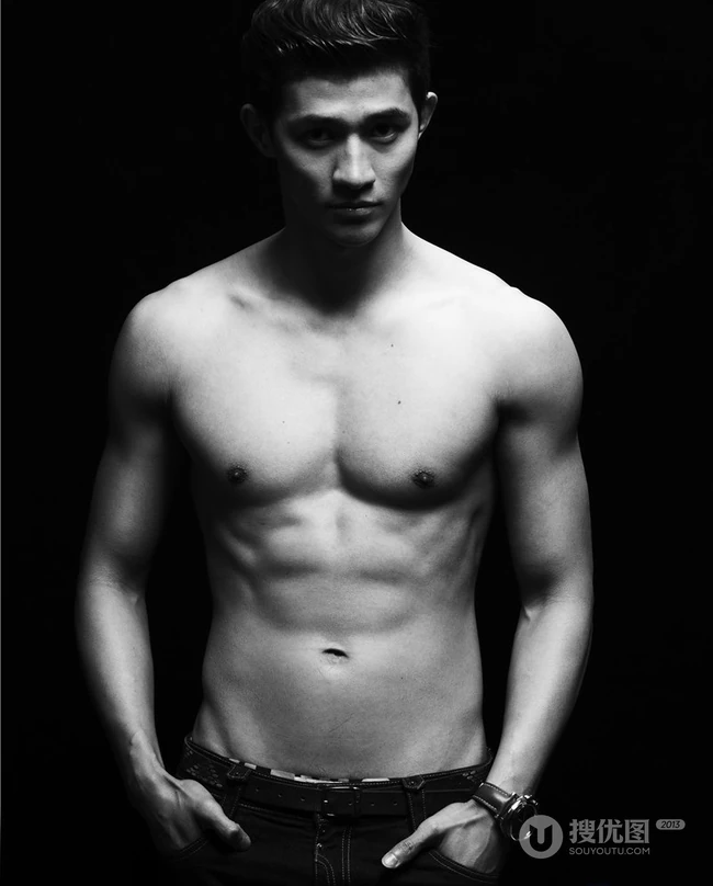 肌肉型男李子峰高清造型黑白写真-展完美健硕身材