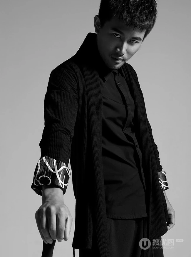宋允皓黑白写真 手持黑伞绅士儒雅