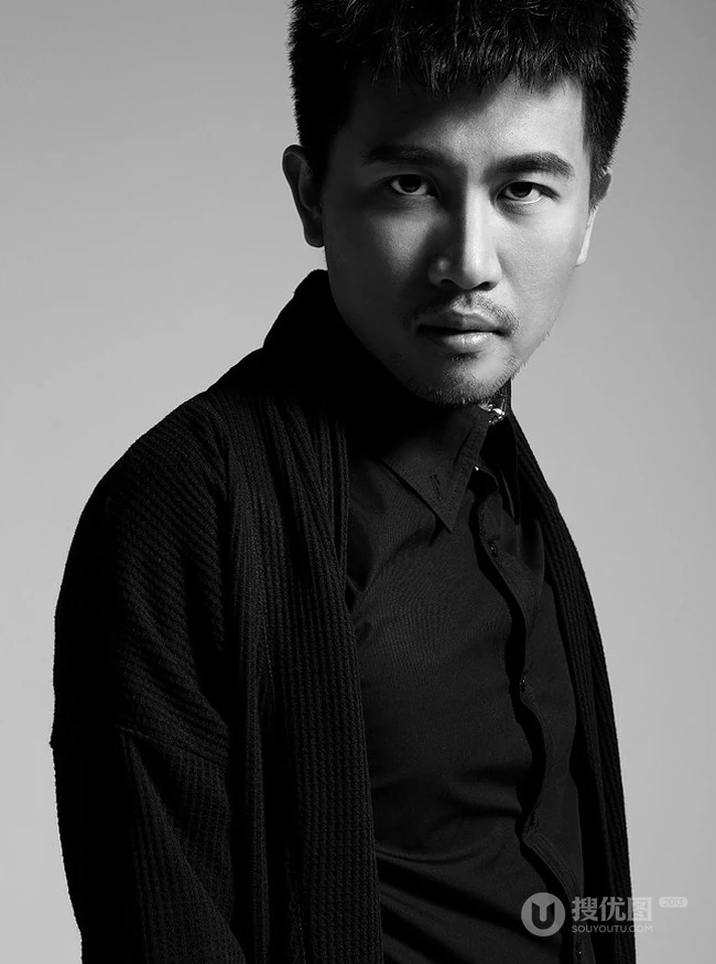 宋允皓黑白写真 手持黑伞绅士儒雅