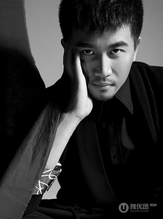 宋允皓黑白写真 手持黑伞绅士儒雅