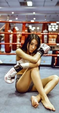 运动少女的魅力 拳击场紧身热裤女生嫩模图片