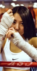 运动少女的魅力 拳击场紧身热裤女生嫩模图片