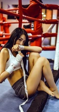 运动少女的魅力 拳击场紧身热裤女生嫩模图片