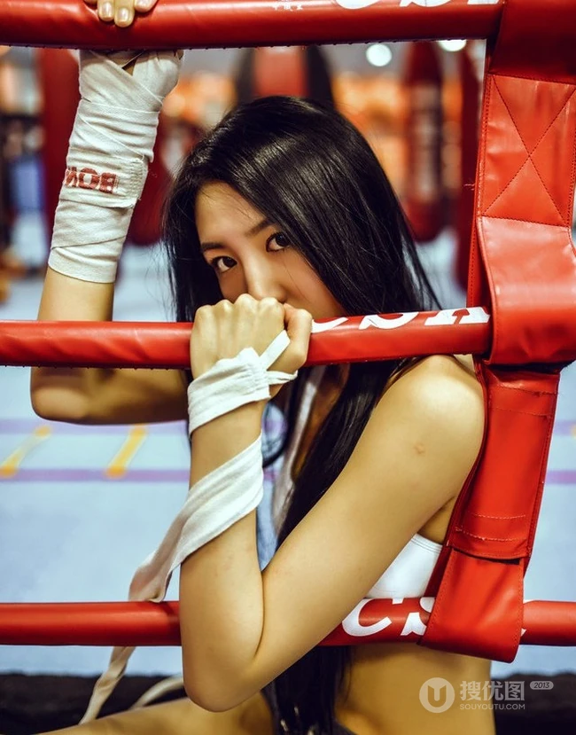 运动少女的魅力 拳击场紧身热裤女生嫩模图片