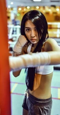 运动少女的魅力 拳击场紧身热裤女生嫩模图片