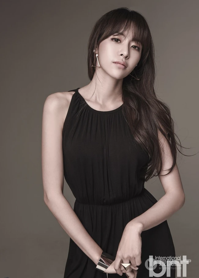 韩国女生郑多律高清气质写真-紧身牛仔或短裙皆动人