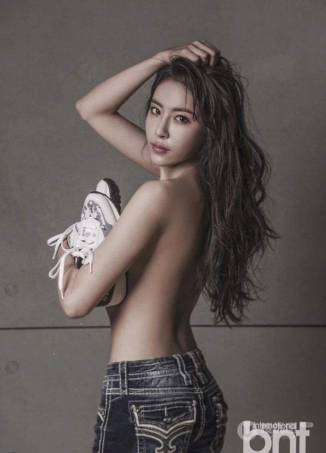 韩国女生郑多律高清气质写真-紧身牛仔或短裙皆动人
