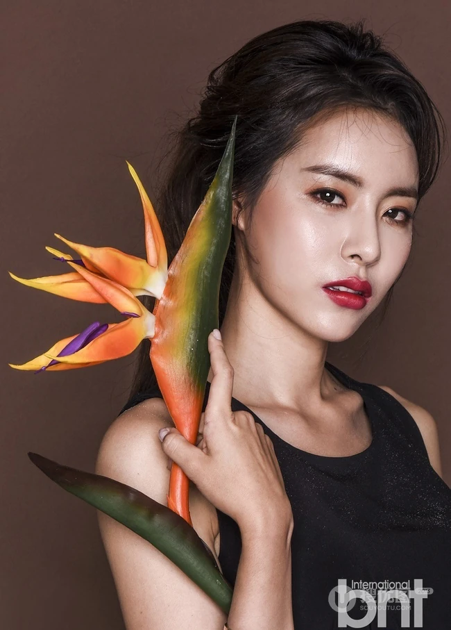 韩国女生郑多律高清气质写真-紧身牛仔或短裙皆动人