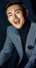 酷帅型男王彦霖时尚西装写真 表情丰富动作不羁