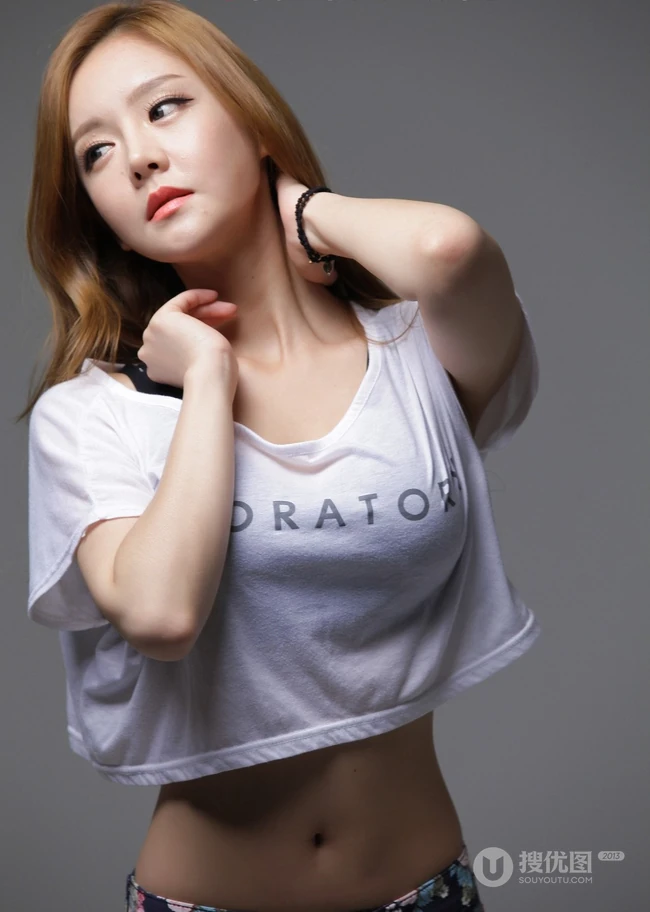 韩国女生侑珍清凉高清写真 小碎花短裤线条感修长