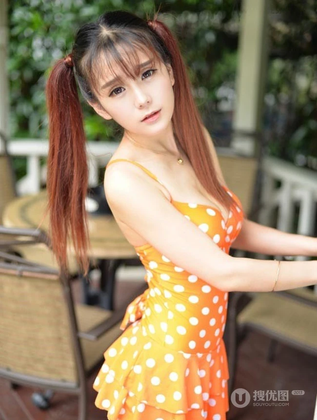 清纯亚洲女生小九制服、泳装可爱气质写真（一）