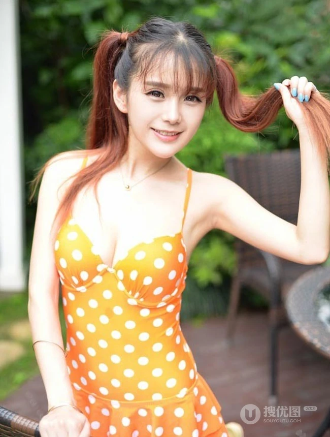 清纯亚洲女生小九制服、泳装可爱气质写真（一）