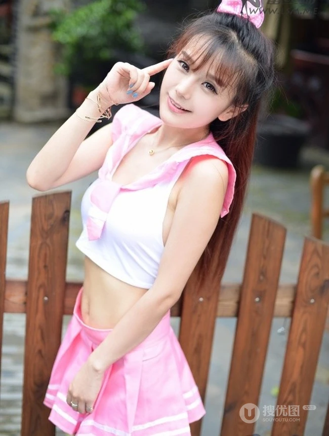 清纯亚洲女生小九制服、泳装可爱气质写真（一）