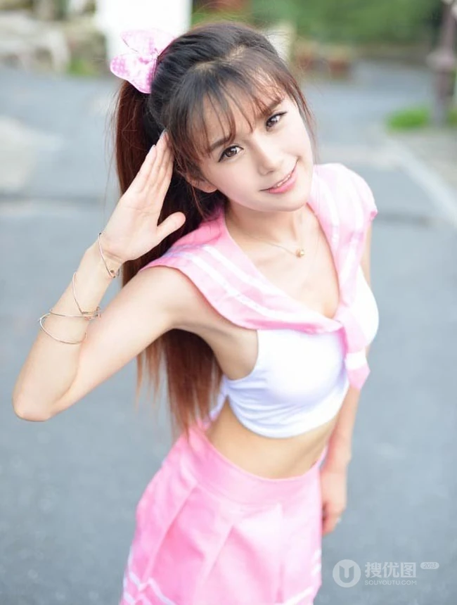 清纯亚洲女生小九制服、泳装可爱气质写真（一）