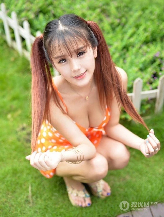 清纯亚洲女生小九制服、泳装可爱气质写真（一）