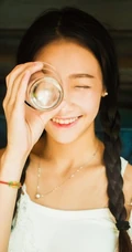 麻花辫可爱可爱女生 白色连衣裙休闲写真