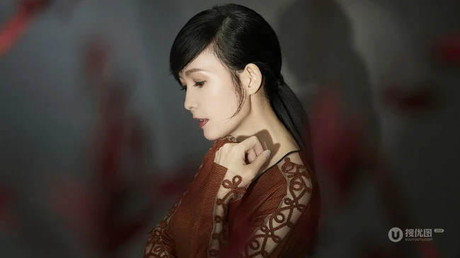 周慧敏图片，周慧敏微博晒最新杂志写真图片