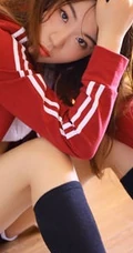 湿发气质女孩制服背心加短裤居家室内线条感写真图片