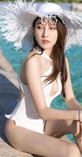气质时尚女生LYiningLynn气质肩带连衣裙，泳装盐田写真图集