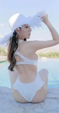 气质时尚女生LYiningLynn气质肩带连衣裙，泳装盐田写真图集