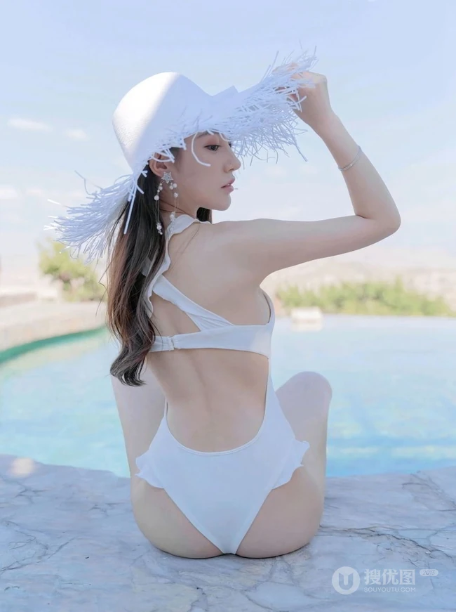 气质时尚女生LYiningLynn气质肩带连衣裙，泳装盐田写真图集