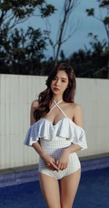 精选韩国女生模特朴多贤 肩带迷彩泳装街拍写真图片
