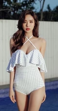 精选韩国女生模特朴多贤 肩带迷彩泳装街拍写真图片