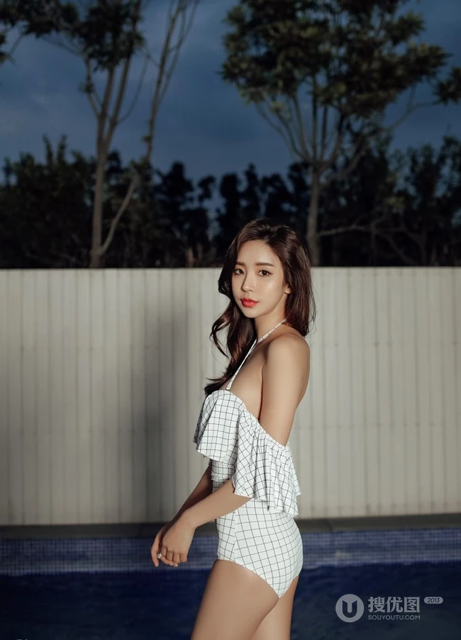 精选韩国女生模特朴多贤 肩带迷彩泳装街拍写真图片