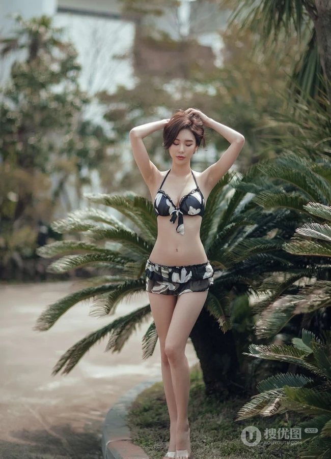 精选韩国女生模特朴多贤 肩带迷彩泳装街拍写真图片