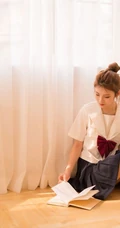 清纯学生装妹子白衫短裙唯美室内自娱自乐写真