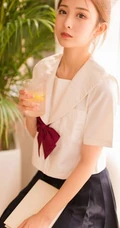 清纯学生装妹子白衫短裙唯美室内自娱自乐写真