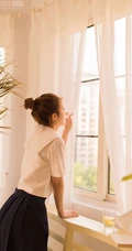 清纯学生装妹子白衫短裙唯美室内自娱自乐写真