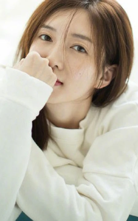 女明星江疏影白衣白裤唯美浴室写真图片