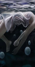 唯美好看的高清动漫女生水中、艾瑞丝、海滩等壁纸图片