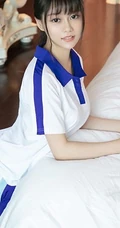 清新可爱齐刘海发型女生Sarah学生制服装好看写真