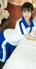 清新可爱齐刘海发型女生Sarah学生制服装好看写真