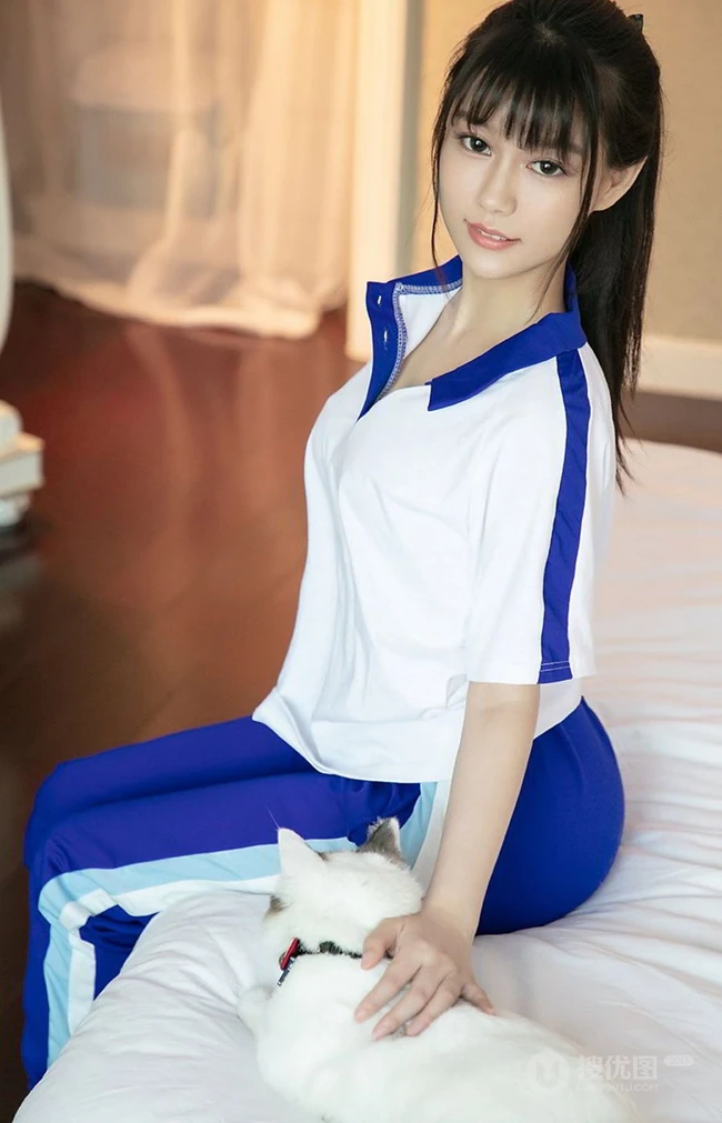 清新可爱齐刘海发型女生Sarah学生制服装好看写真