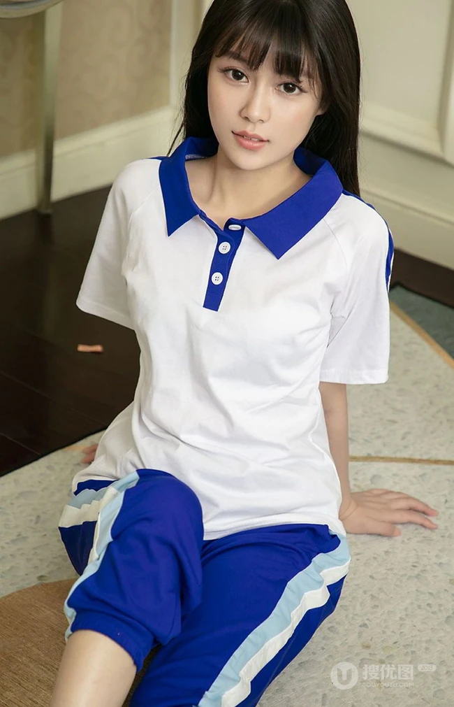 清新可爱齐刘海发型女生Sarah学生制服装好看写真