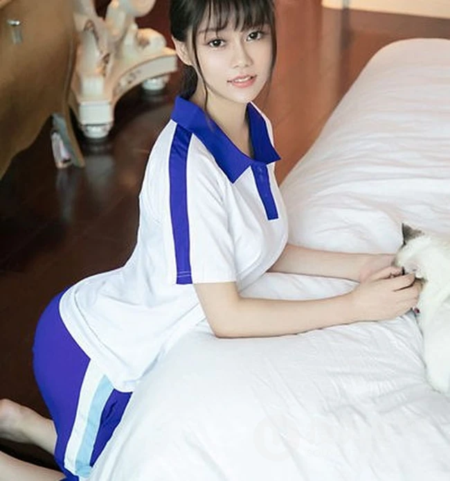 清新可爱齐刘海发型女生Sarah学生制服装好看写真