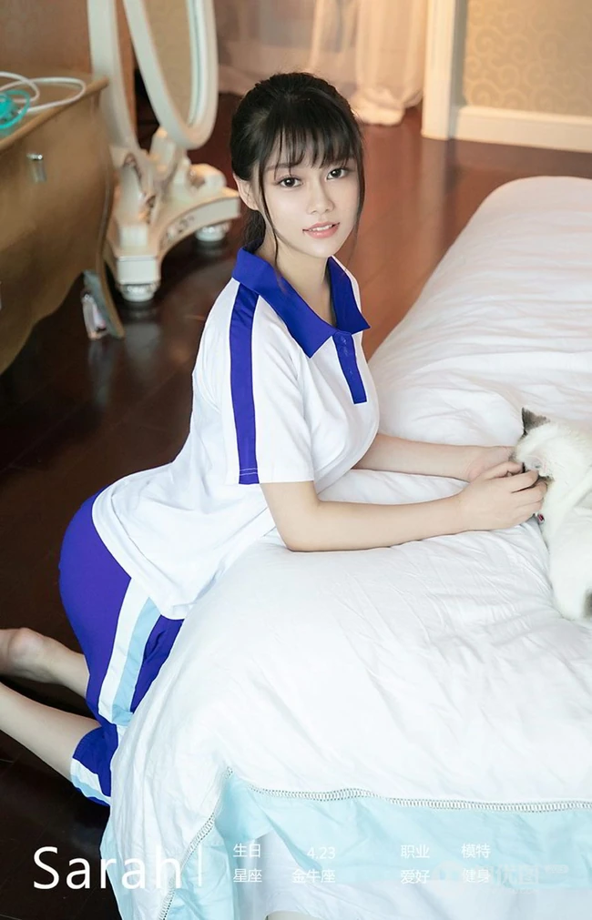 清新可爱齐刘海发型女生Sarah学生制服装好看写真